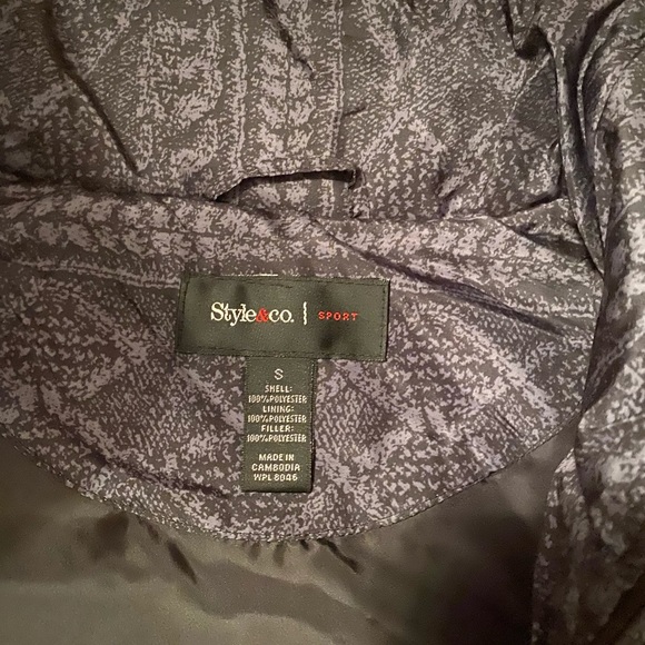 Style and Co. Pattern puffer vest- woman’s small - Picture 5 of 5
